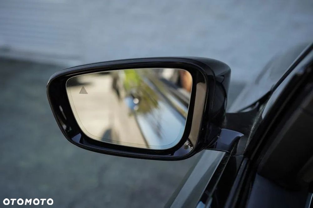 BMW Seria 7 740i - 27