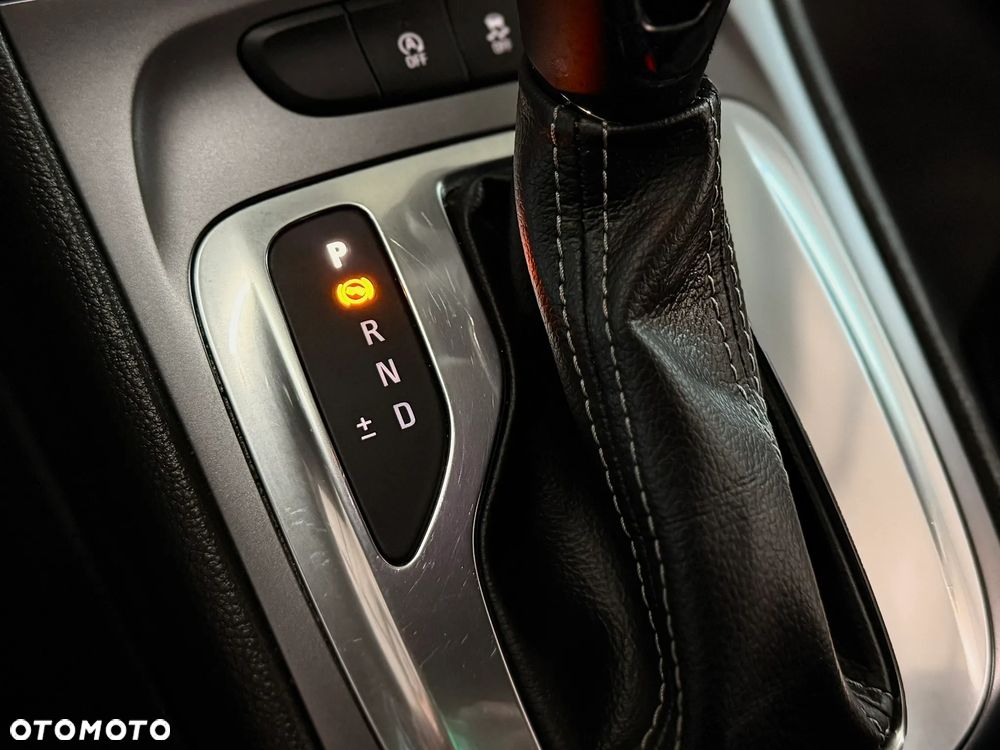 Opel Astra 1.4 T Enjoy S&S - 11