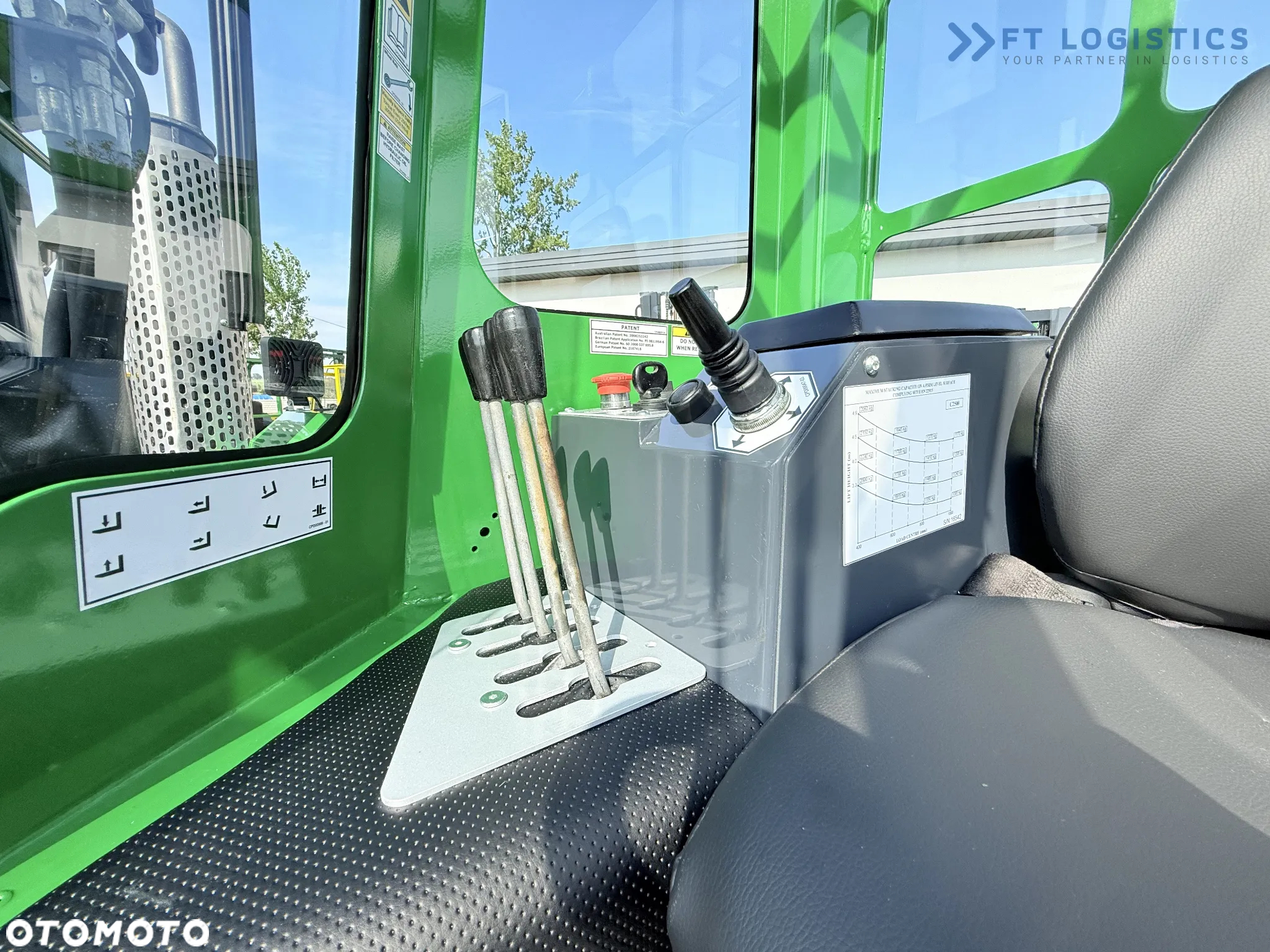 Combilift C2500 / GAS / TRIPLEX 4900MM / WOLNY SKOK /JEDYNE 2446 MOTOGODZIN /  POZYCJONER WIDEŁ / PEŁNA KABINA / STAN IDEALNY / Szeroka oferta wózków czterokierunkowych i bocznych, dopasowanych do różnorodnych potrzeb i zastosowań - 17