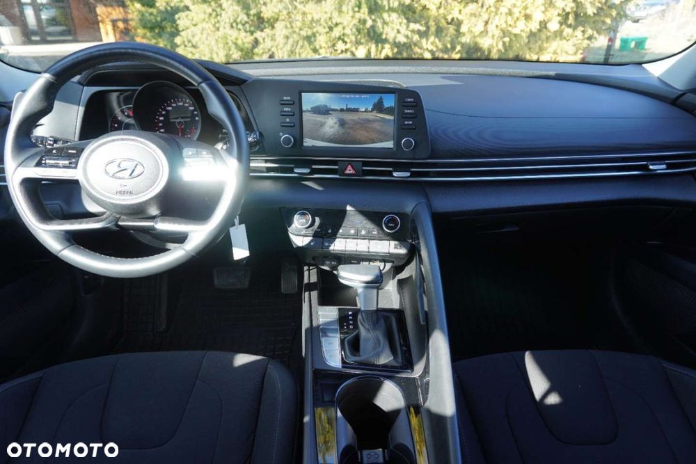 Hyundai Elantra - 12