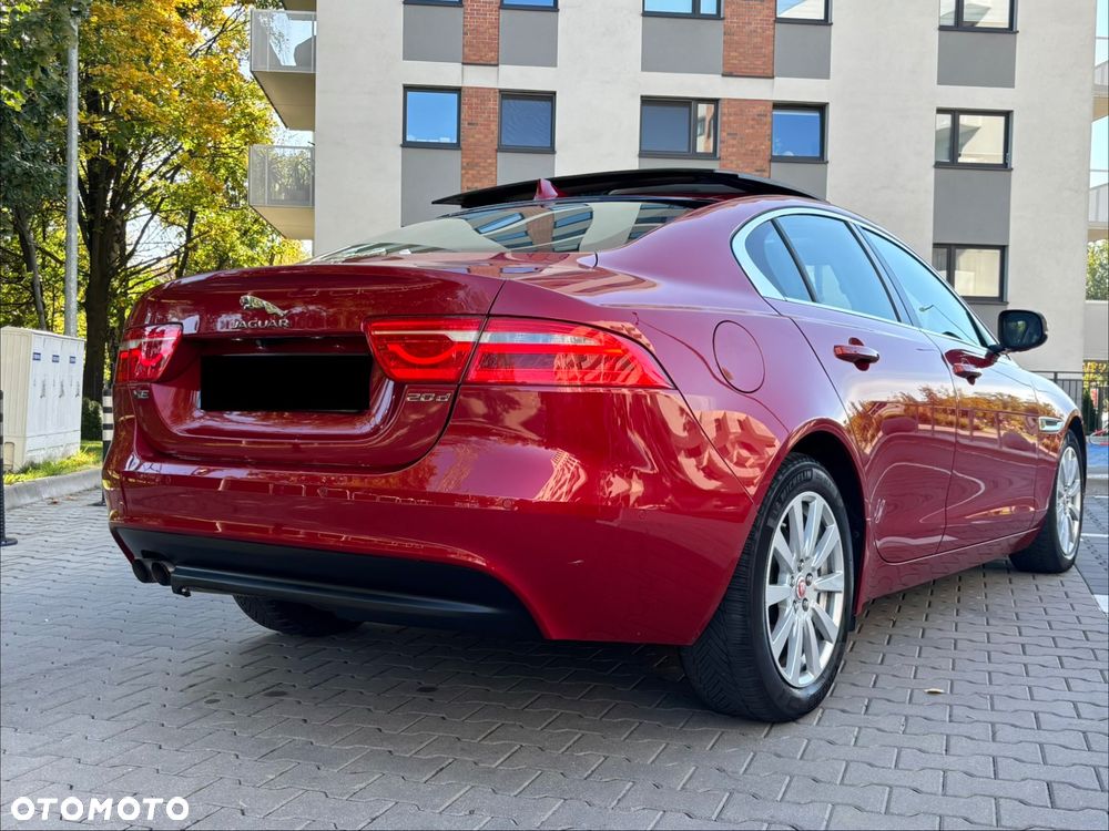 Jaguar XE 20d Portfolio - 10