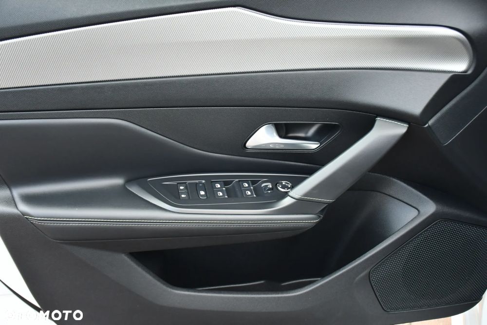 Peugeot 308 1.6 Hybrid PHEV GT Pack EAT8 - 29