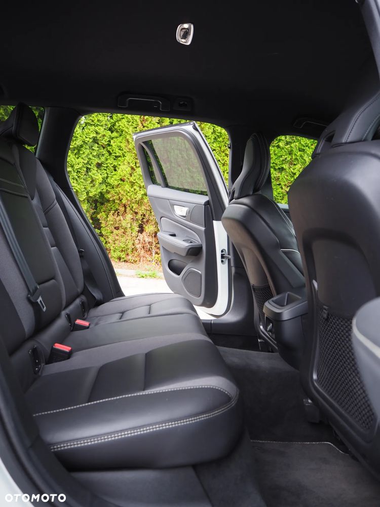 Volvo V60 T4 R-Design - 15