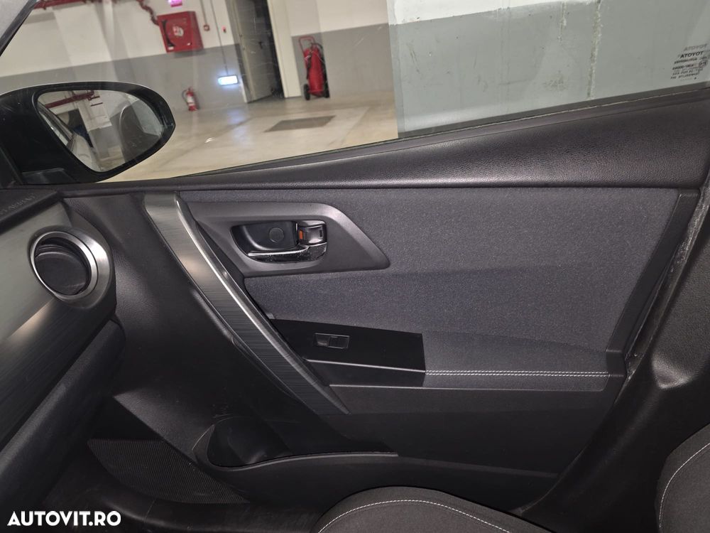 Toyota Auris 1.4 D-4D Luna - 17