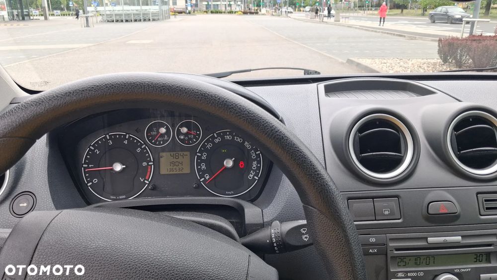 Ford Fiesta 1.3 Ambiente - 2