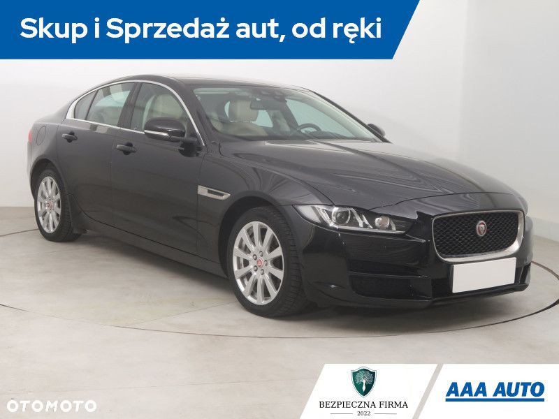 Jaguar XE - 3