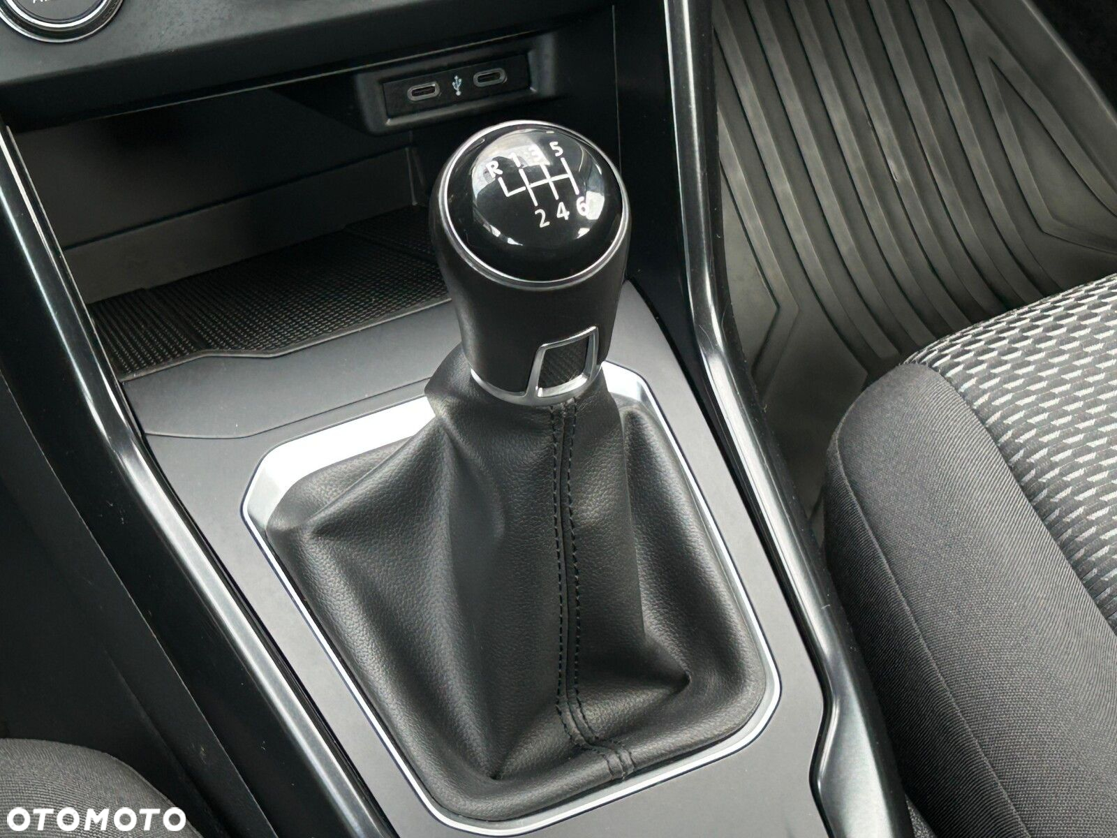 Volkswagen T-Roc 1.0 TSI - 23