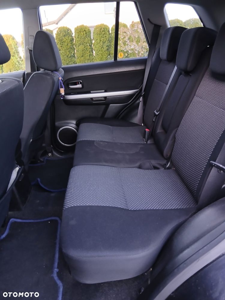 Suzuki Grand Vitara 2.0 - 10