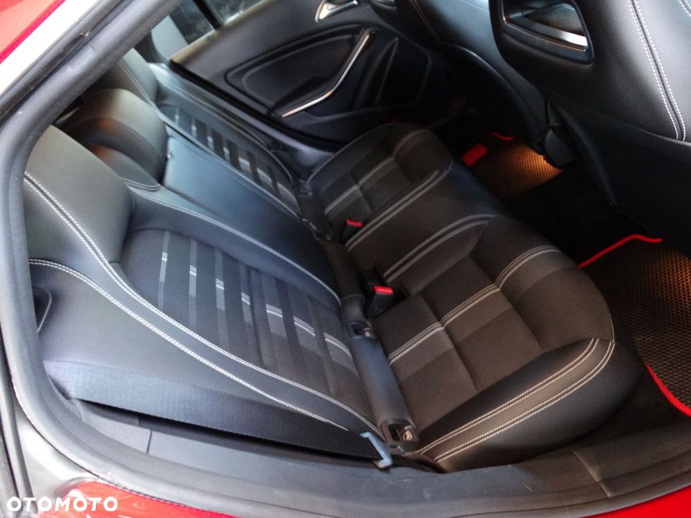 Mercedes-Benz CLA - 12