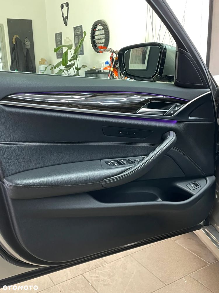 BMW Seria 5 540i xDrive Sport Line - 14