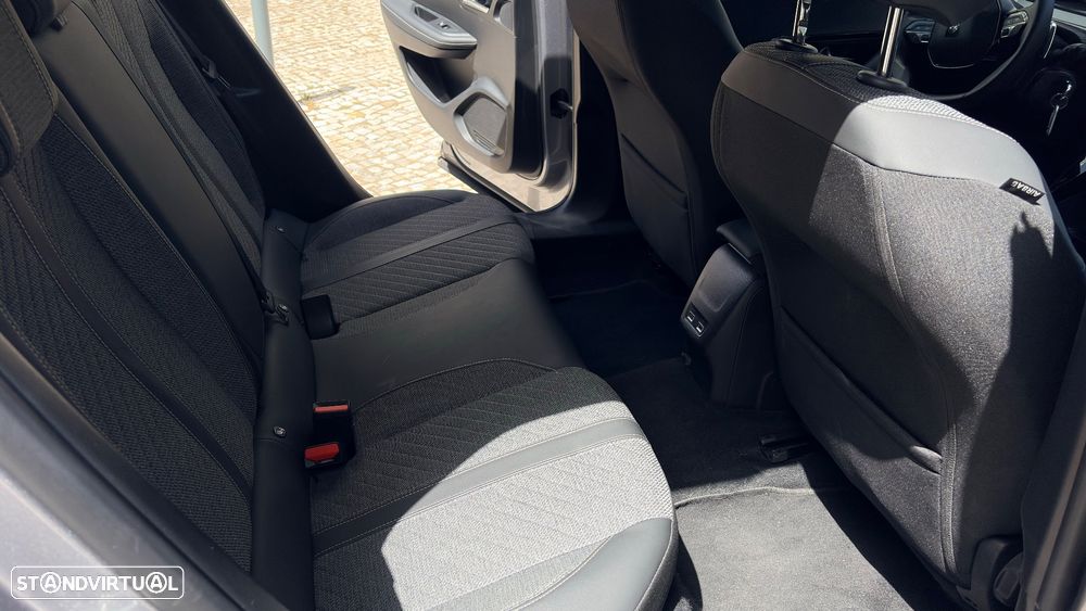 Peugeot 2008 1.2 PureTech Allure EAT8 - 15