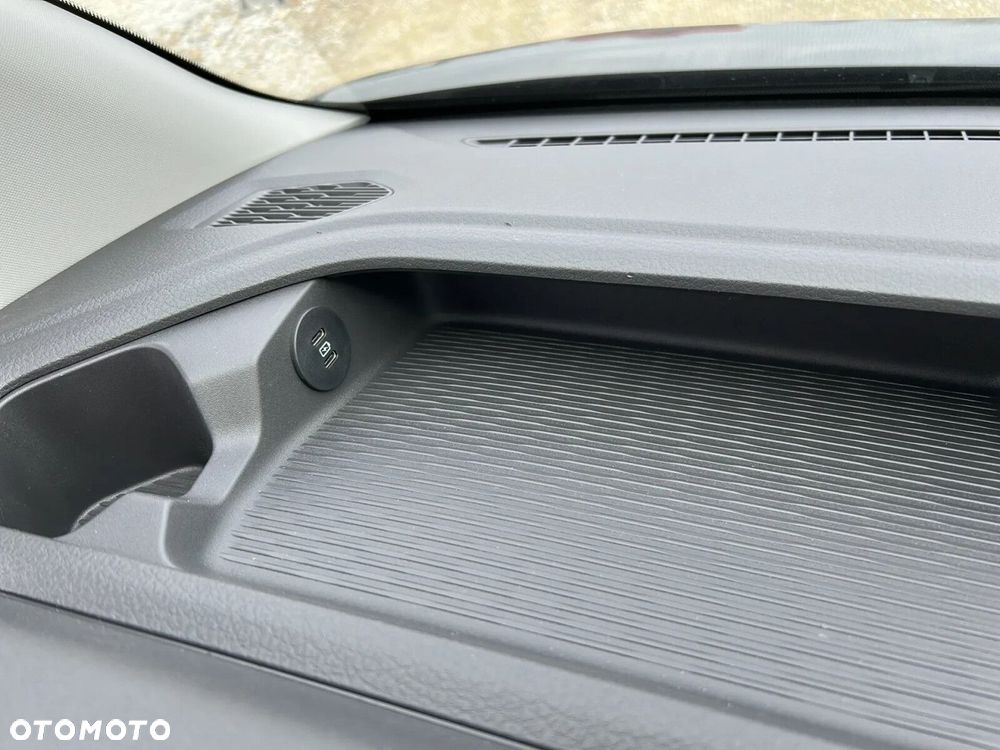 Volkswagen Transporter Kombi L2H1 M1 - 32