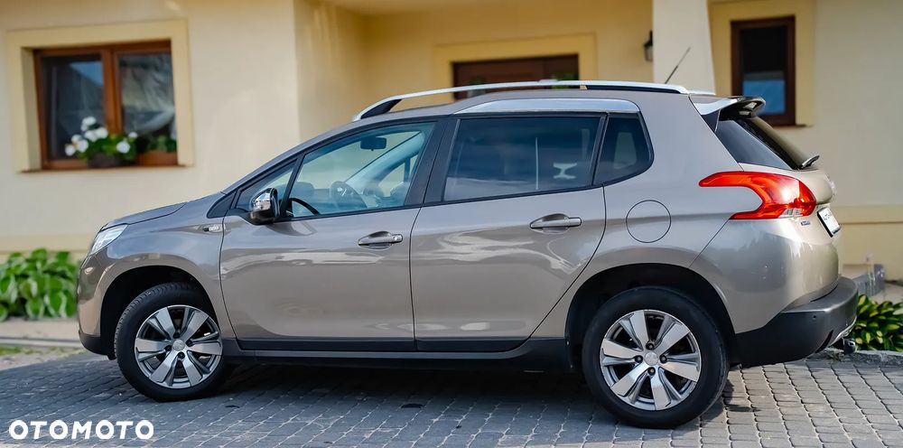 Peugeot 2008 BlueHDi 100 STOP & START Style - 19