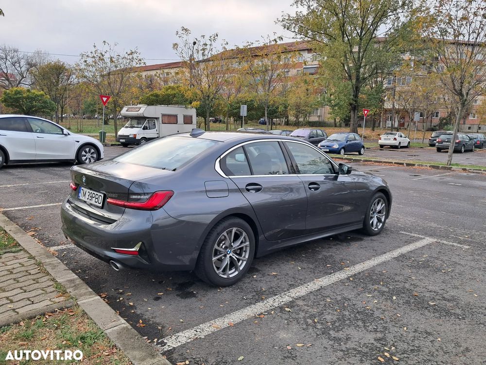 BMW Seria 3 330i Aut. Luxury Line - 7