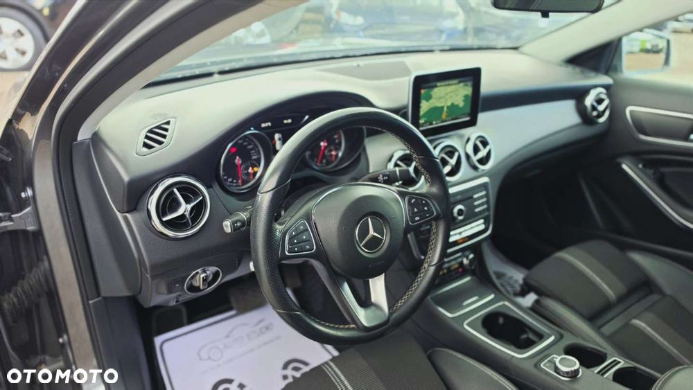 Mercedes-Benz GLA 200 7G-DCT Urban - 9