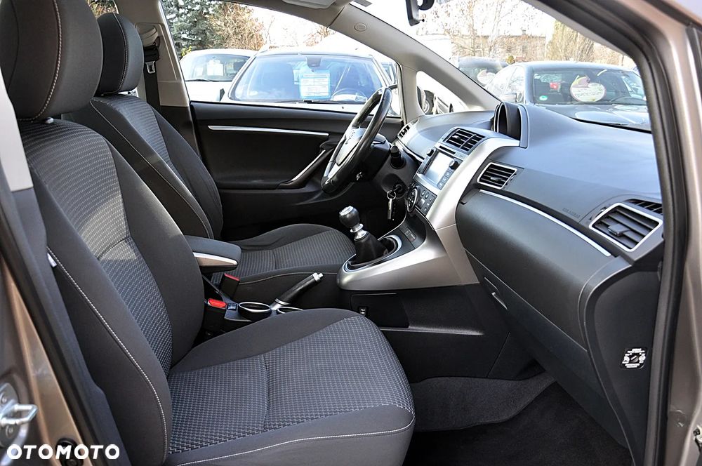 Toyota Verso 1.8 Premium - 23