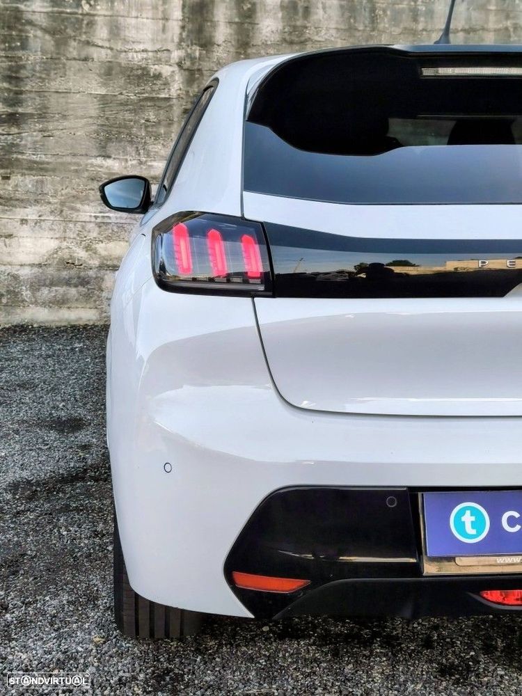 Peugeot 208 PureTech 100 EAT8 Allure - 21
