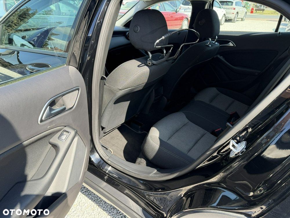 Mercedes-Benz GLA 200 7G-DCT Style - 28