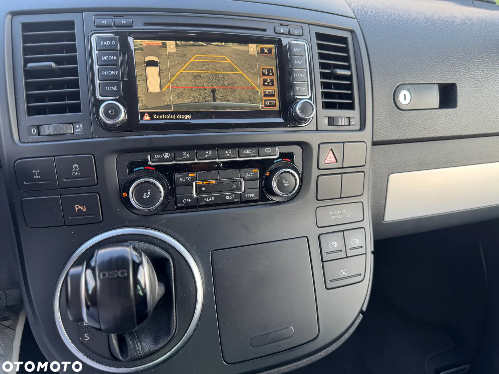 Volkswagen Multivan - 12