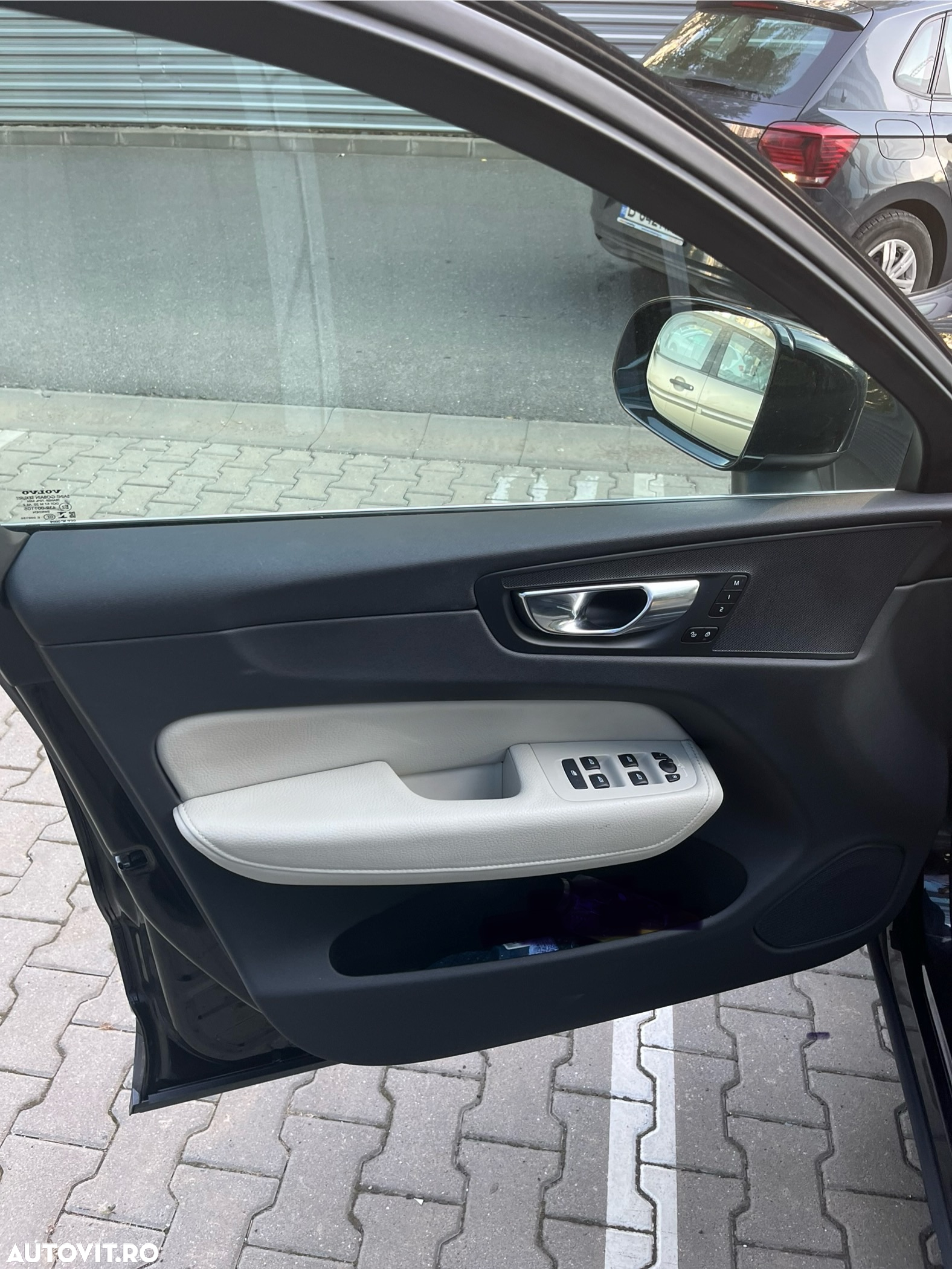Volvo XC 60 B4 MHEV AWD Inscription - 16