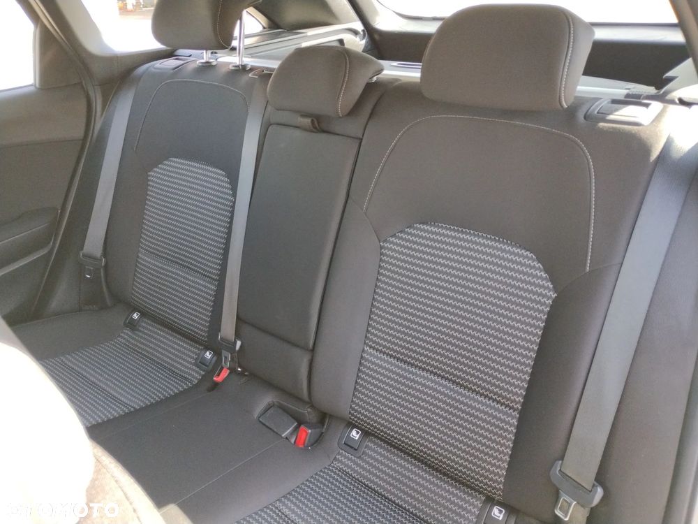 Kia Ceed 1.5 T-GDI M DCT - 17