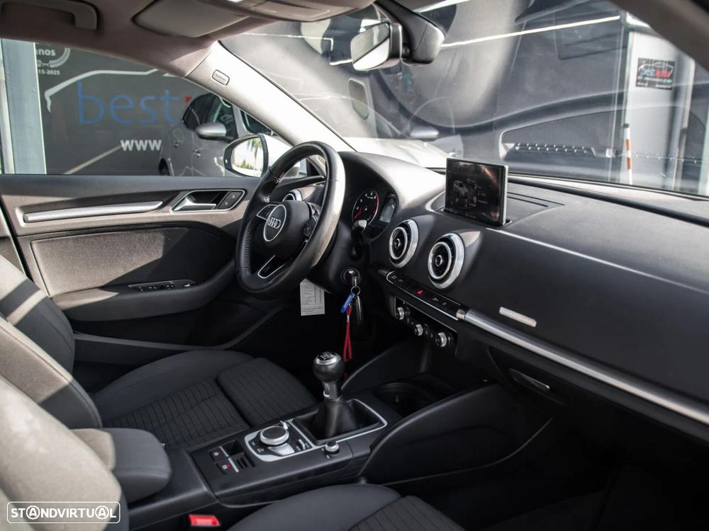 Audi A3 Sportback TFSI 110 kW S line - 29