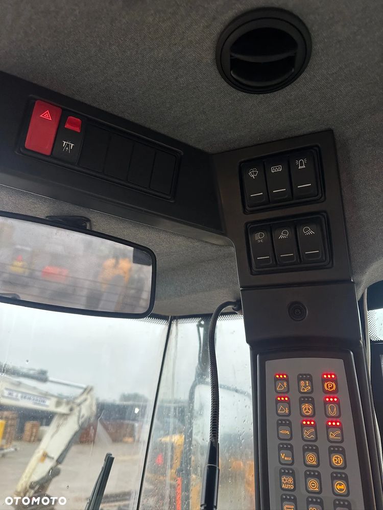 Liebherr L586 XPOWER - 12