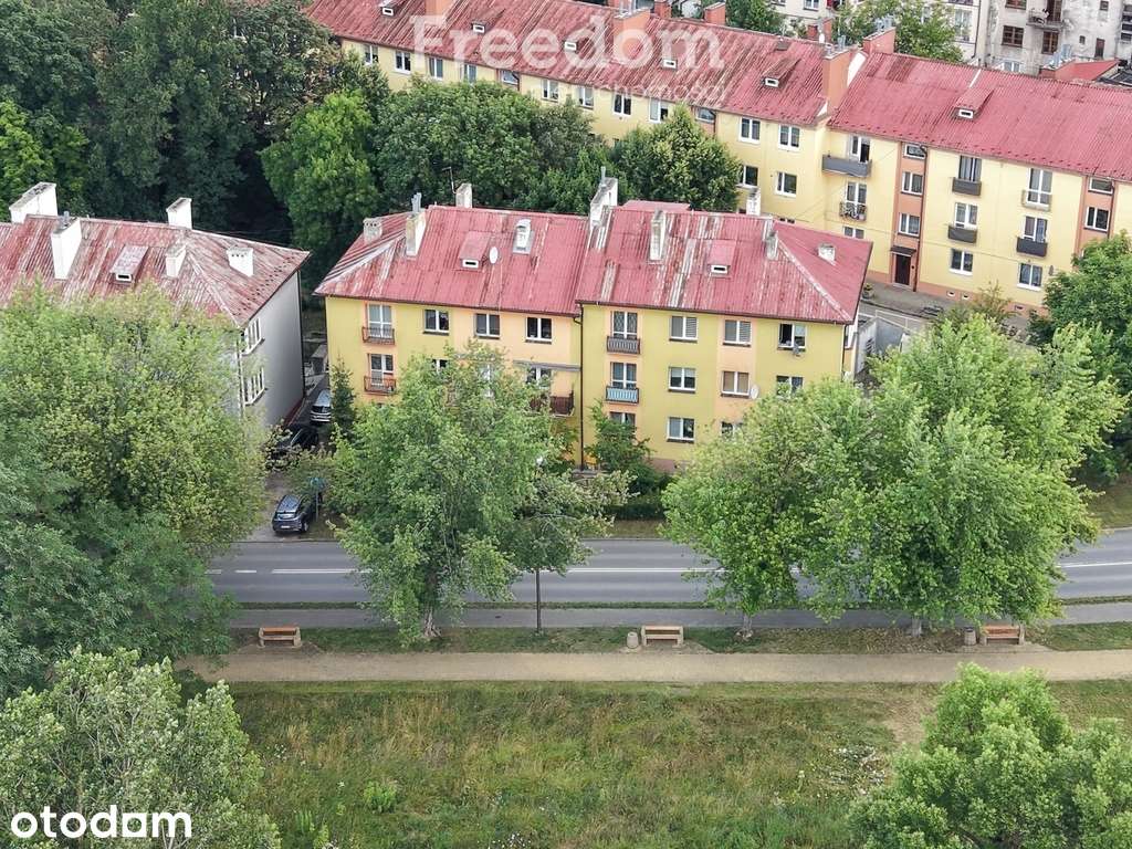 Kawalerka na 1 piętrze w centrum Ostrowca Św.