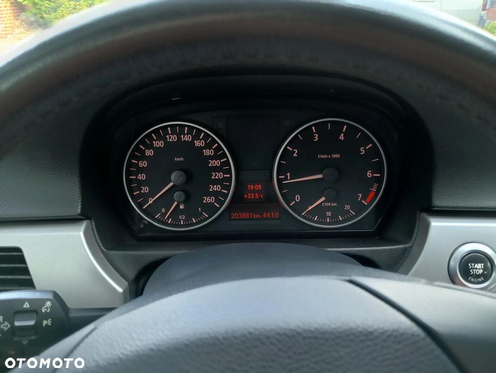 BMW Seria 3 320i - 10