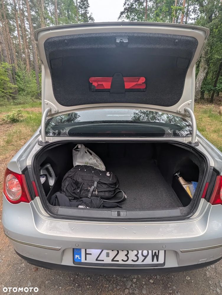 Volkswagen Passat 2.0 TDI DPF Comfortline - 19