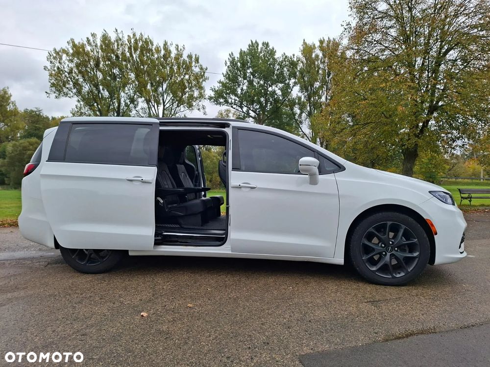 Chrysler Pacifica - 23
