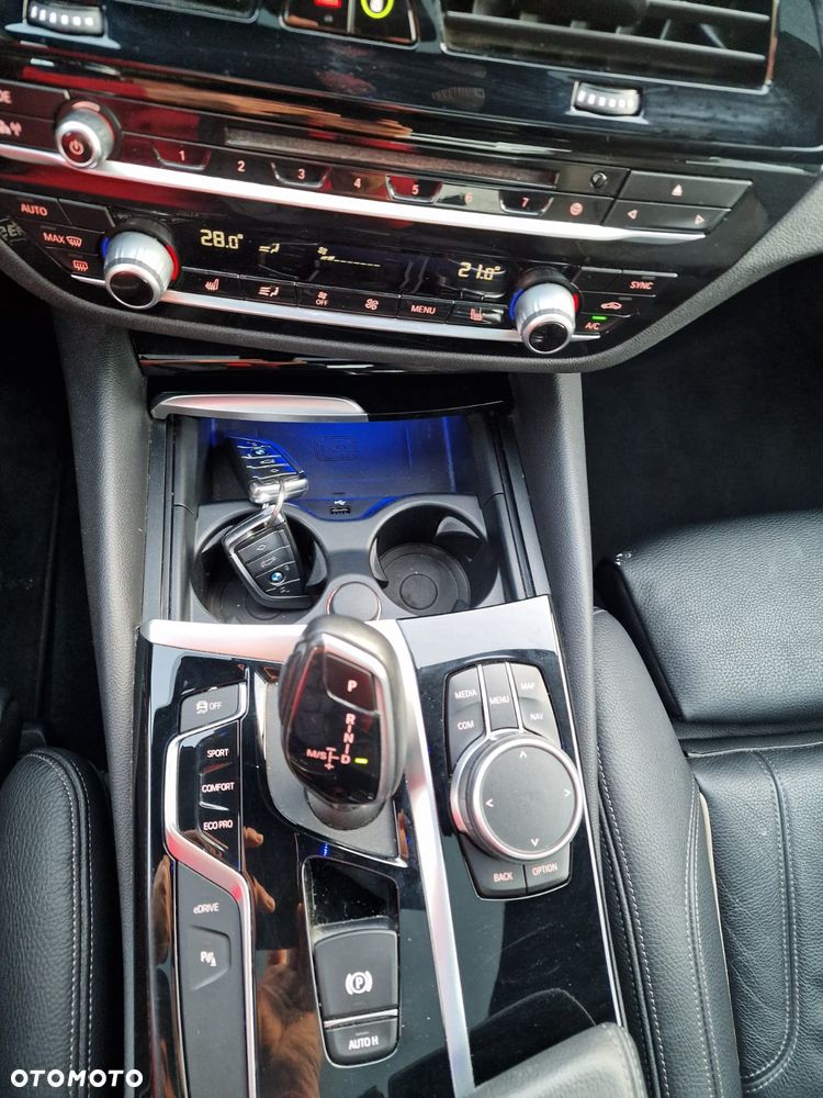 BMW Seria 5 530e iPerformance Sport Line sport - 17