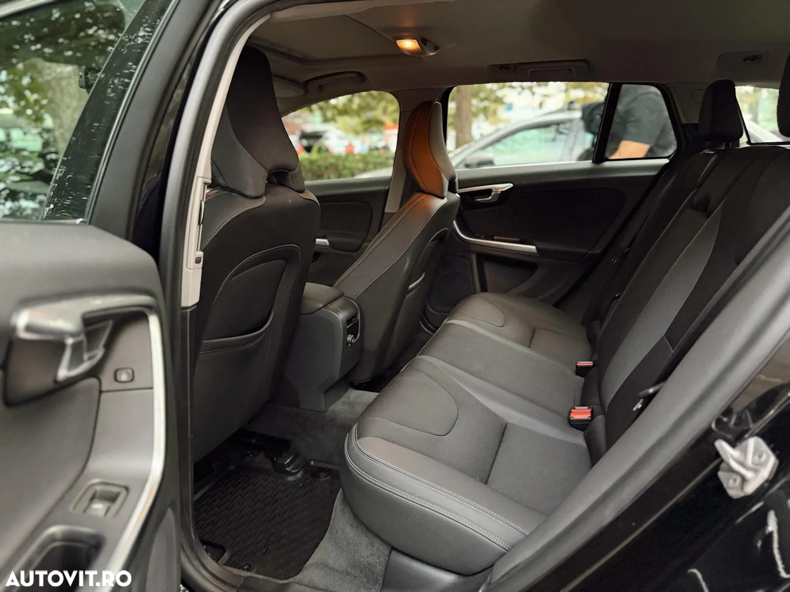 Volvo V60 D2 ECO Start-Stop Momentum - 37