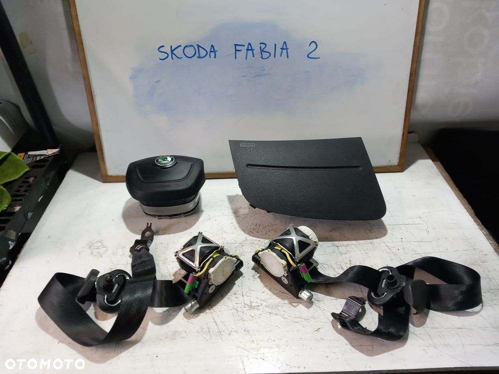 PODUSZKA KIEROWCY PASAŻERA PASY SKODA FABIA II - 1