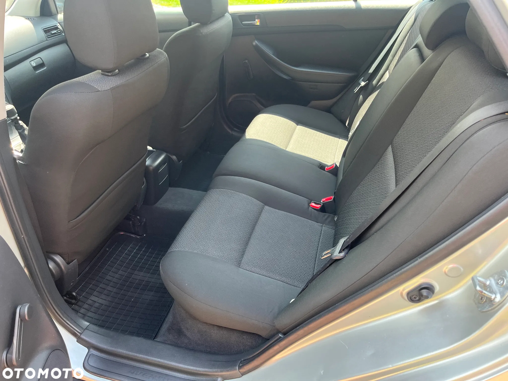 Toyota Avensis 2.0 D-4D Combi - 13