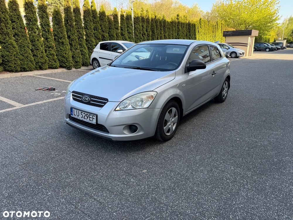 Kia Ceed - 1