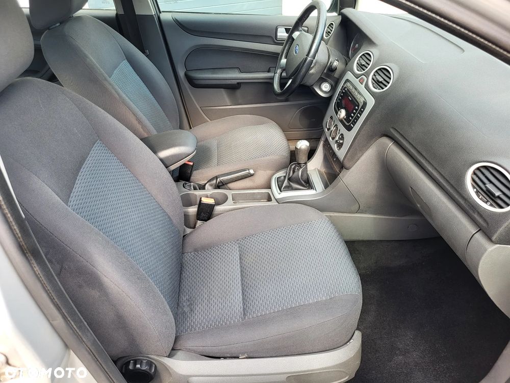 Ford Focus 1.6 TDCi Ambiente DPF - 7
