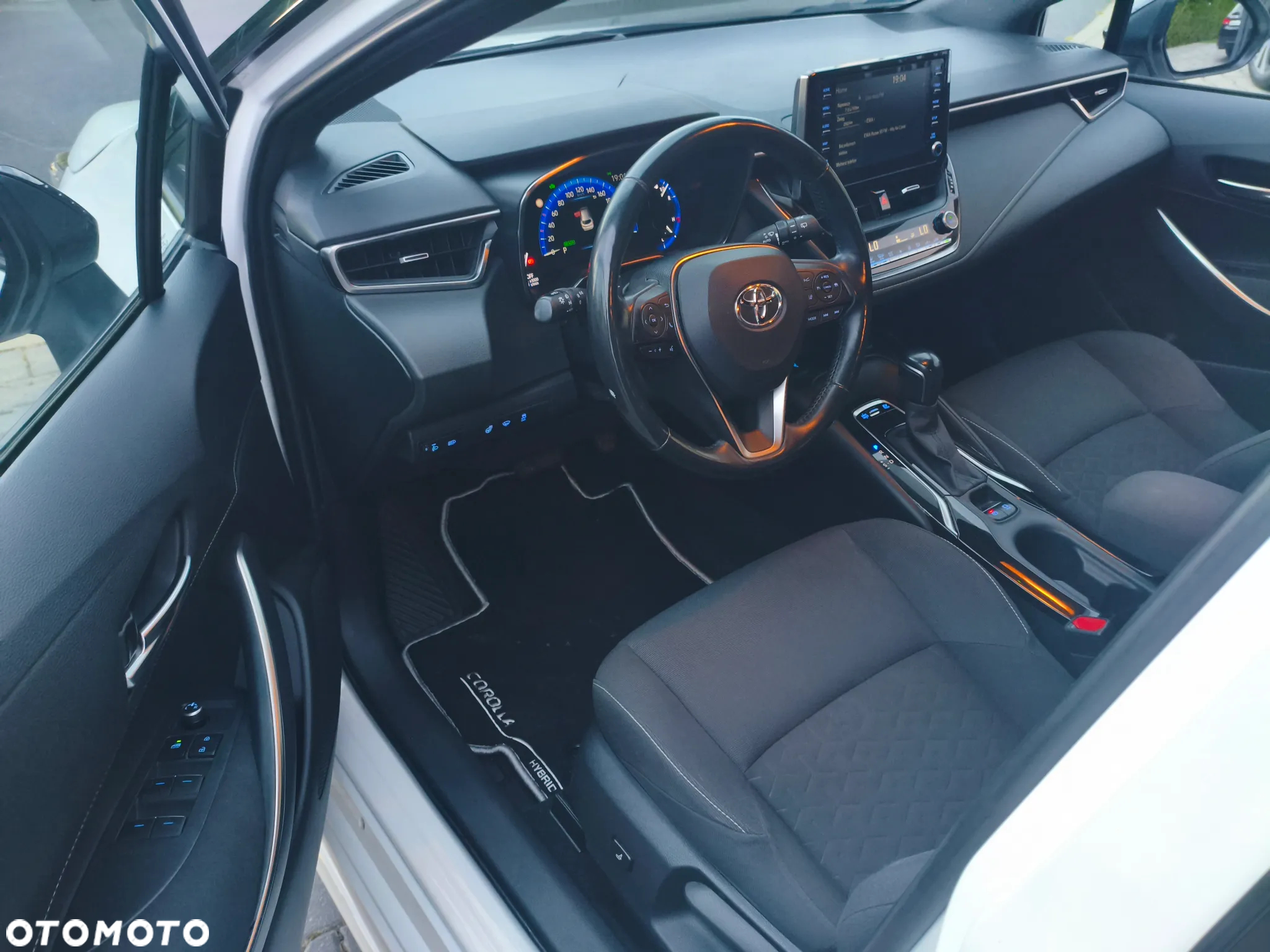 Toyota Corolla 2.0 Hybrid Trek - 21