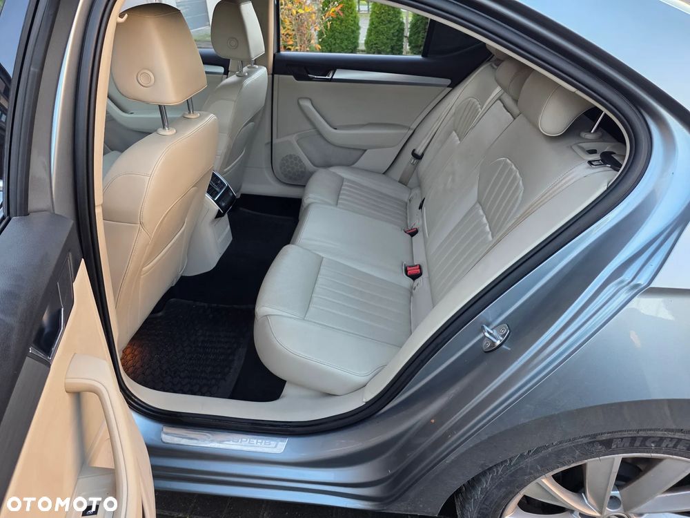 Skoda Superb 2.0 TDI Style DSG - 24