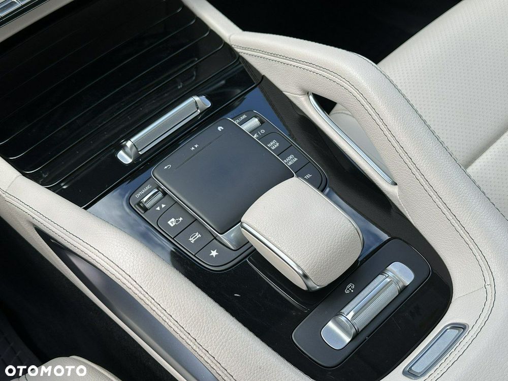 Mercedes-Benz GLS - 32