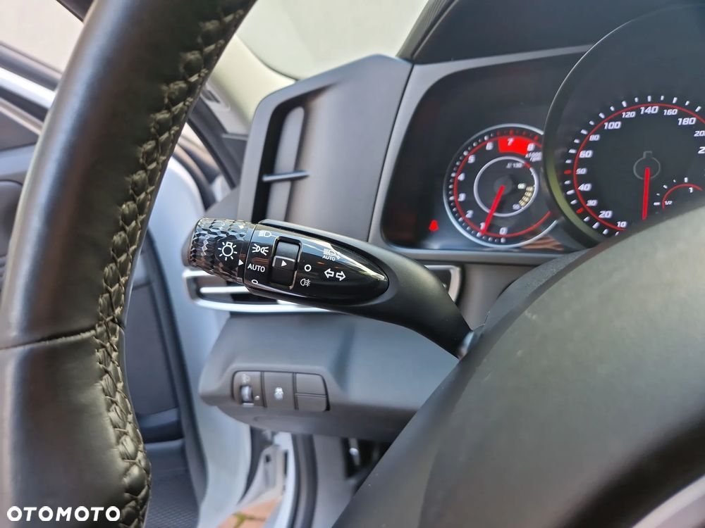 Hyundai Elantra 1.6 Smart - 23