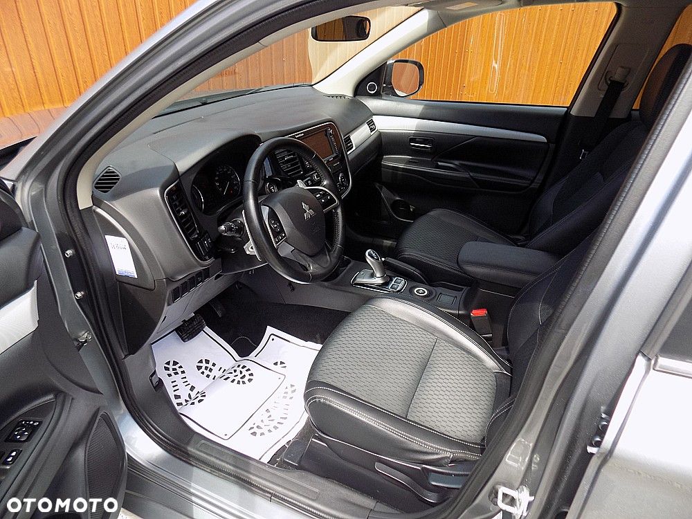 Mitsubishi Outlander 2.0 4WD Top - 5