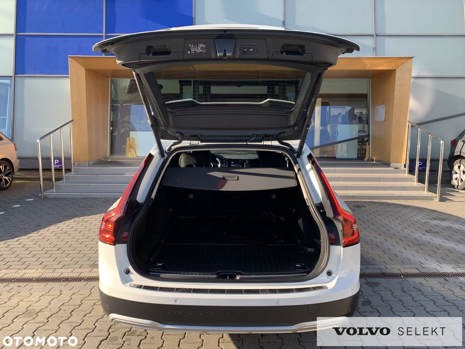 Volvo V90 Cross Country - 9