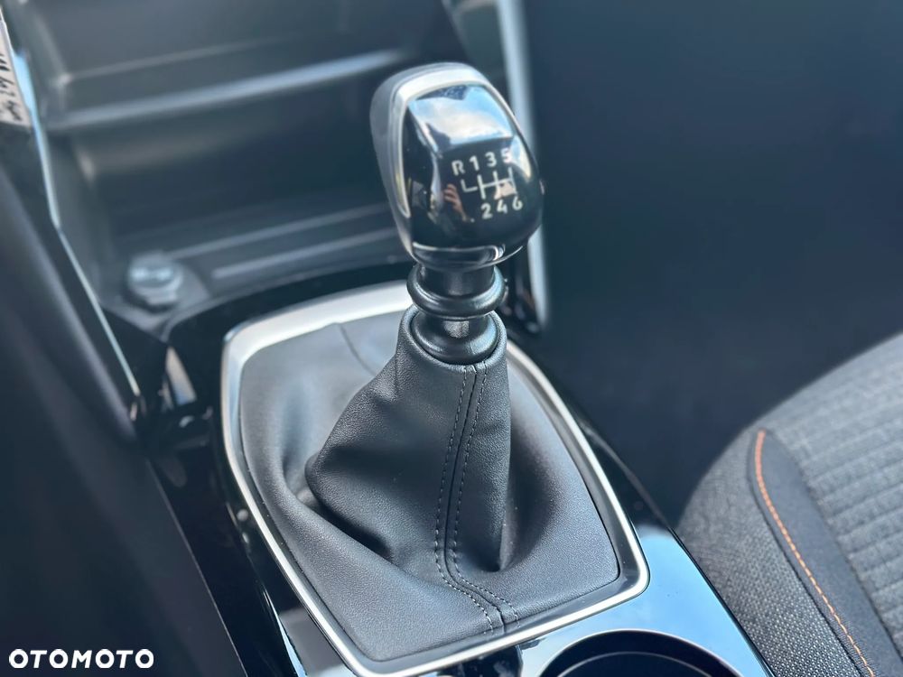 Peugeot 208 1.2 PureTech Business S&S - 11