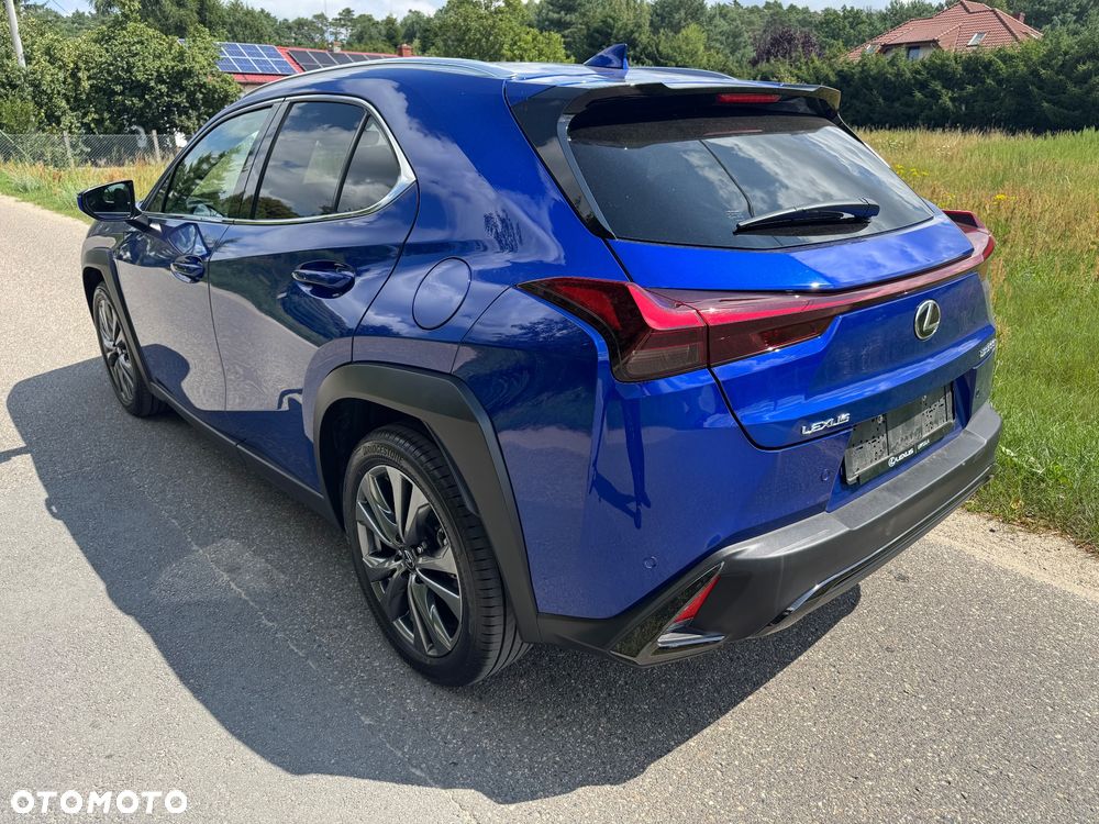 Lexus UX 300h F Sport Design - 17