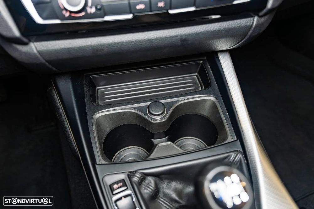 BMW 118 i Pack M - 18