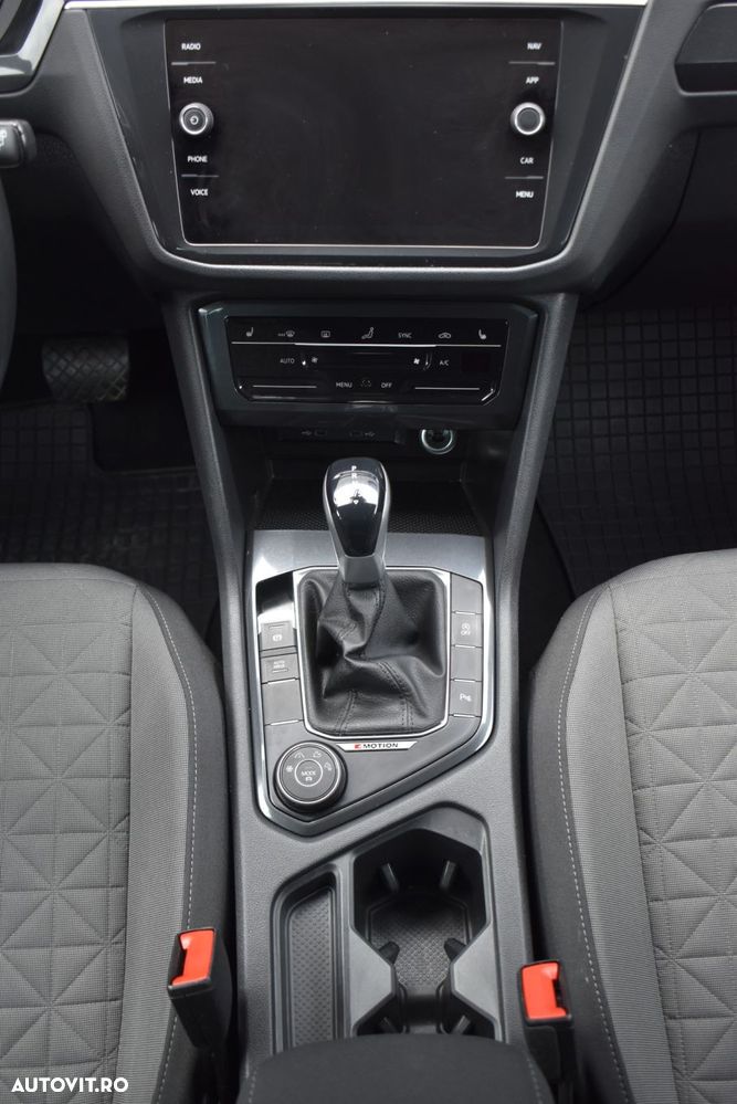 Volkswagen Tiguan 2.0 TDI 4Mot DSG Life - 35