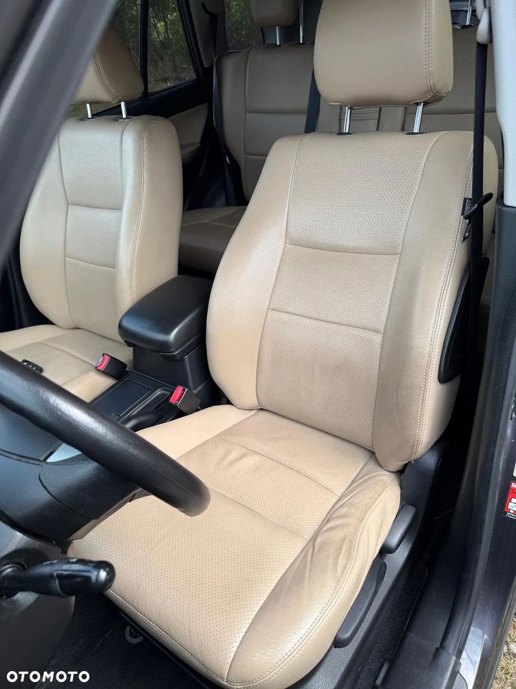 Suzuki Grand Vitara 2.4 De Luxe - 11