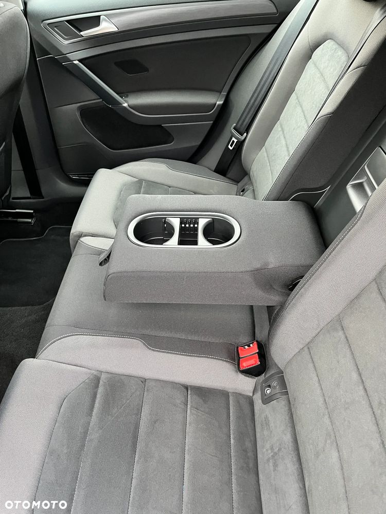 Volkswagen Golf - 22
