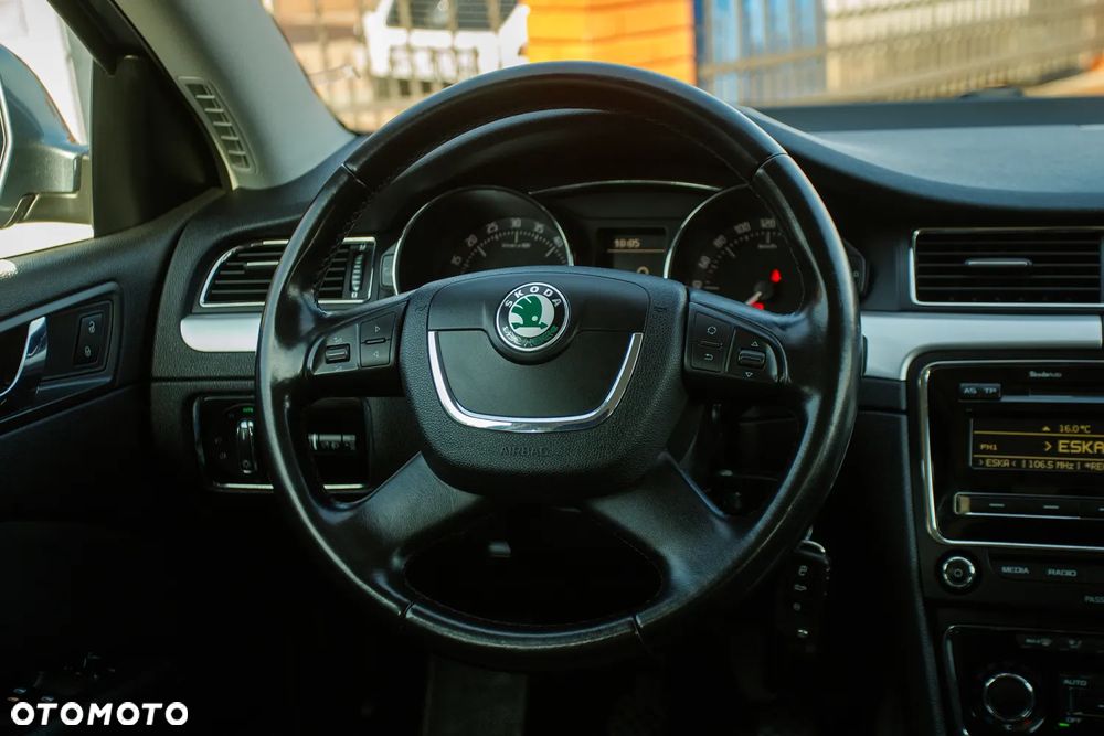 Skoda Superb 2.0 TDI PD Elegance - 28